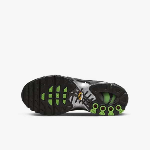 Nike Air Max Plus Older Lasten Tennarit Mustat Vihreä Metal Hopea Mustat | NK345CLI